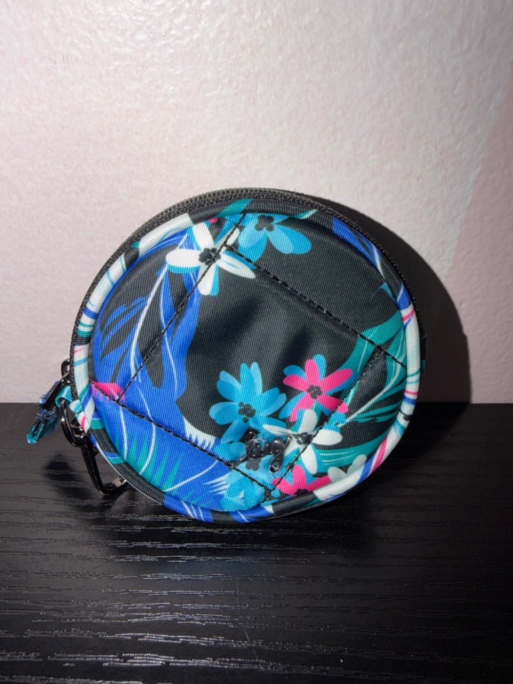 Lug Circle Coin Pouch NWOT Hibiscus Multi